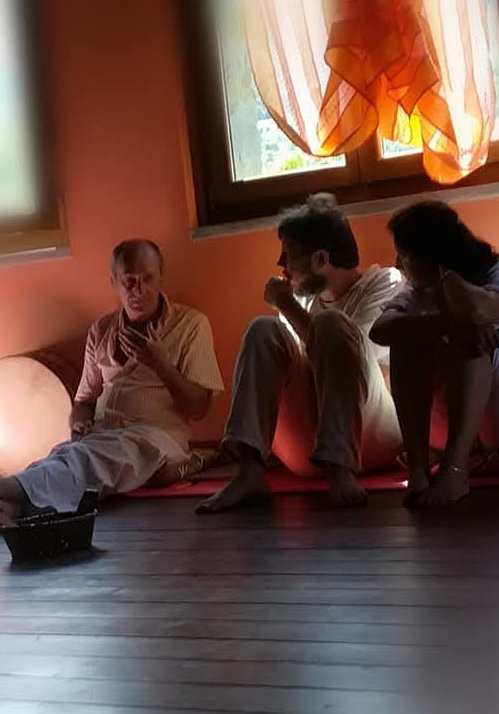 Pierluigi Lattuada parla con i suoi allievi